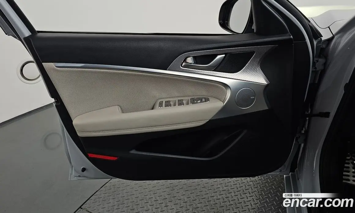 Genesis G70 2022 2.0 автомат (гидро), фото 14 Genesis G70 2022 2.0 автомат (гидро), фото 14