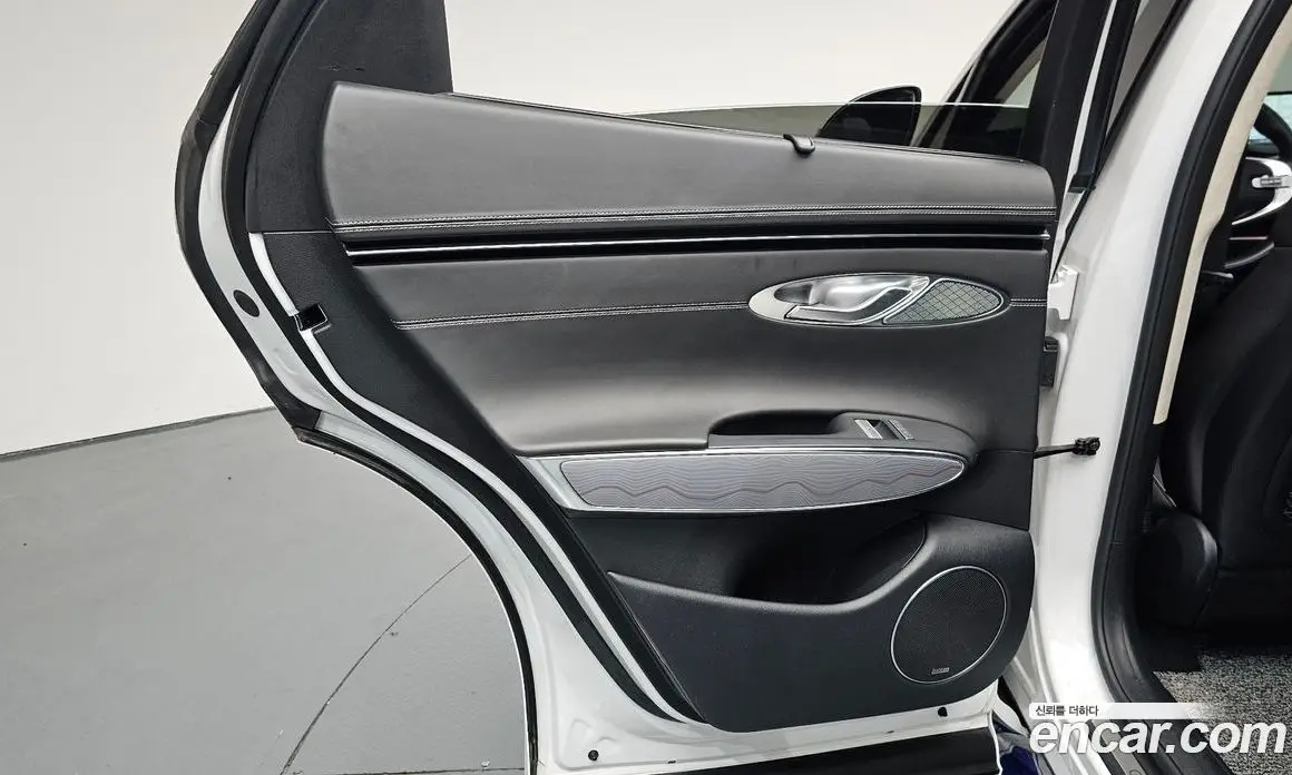 Genesis GV70 2023 2.5 автомат (гидро), фото 14 Genesis GV70 2023 2.5 автомат (гидро), фото 14