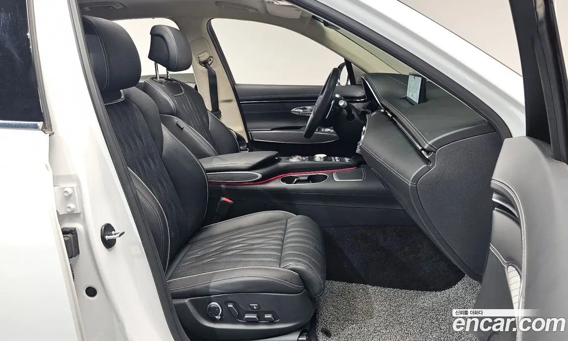 Genesis GV70 2023 2.5 автомат (гидро), фото 15 Genesis GV70 2023 2.5 автомат (гидро), фото 15