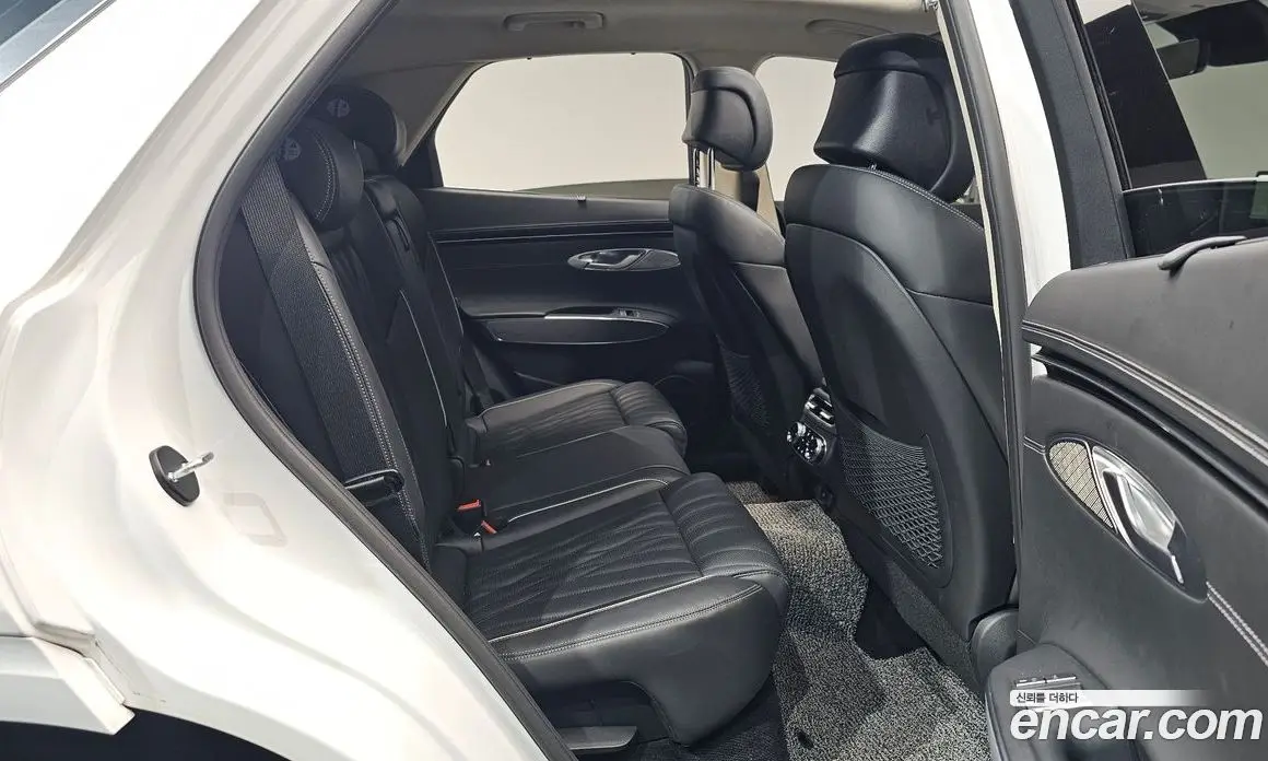 Genesis GV70 2023 2.5 автомат (гидро), фото 17 Genesis GV70 2023 2.5 автомат (гидро), фото 17