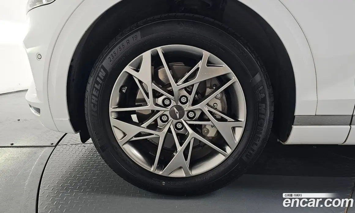 Genesis GV70 2023 2.5 автомат (гидро), фото 4 Genesis GV70 2023 2.5 автомат (гидро), фото 4