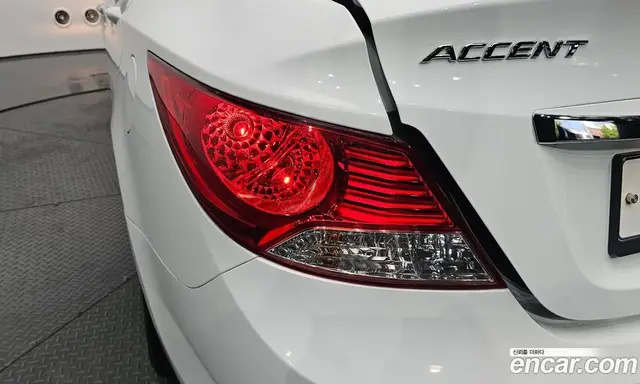 Hyundai Accent 2012 1.4 автомат (гидро), миниатюра 8