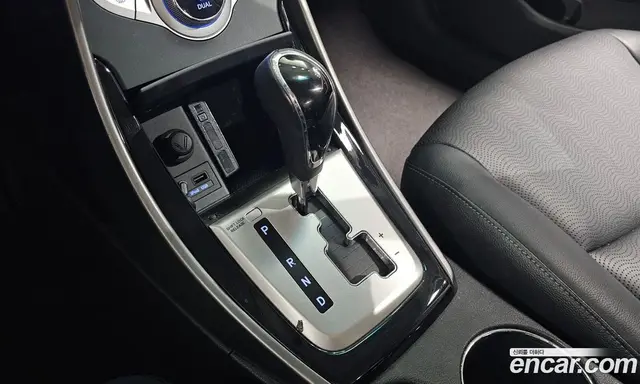 Hyundai Avante 2012 1.6 автомат (гидро), миниатюра 11
