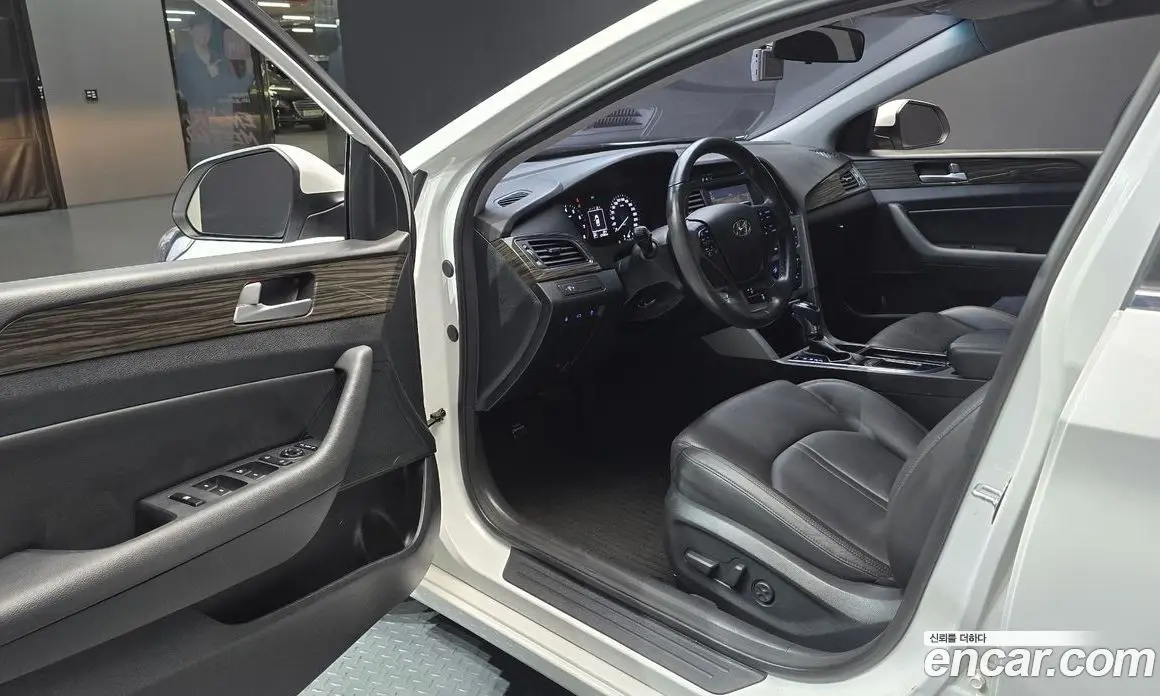 Hyundai Sonata 2015 2.0 автомат (гидро), фото 13