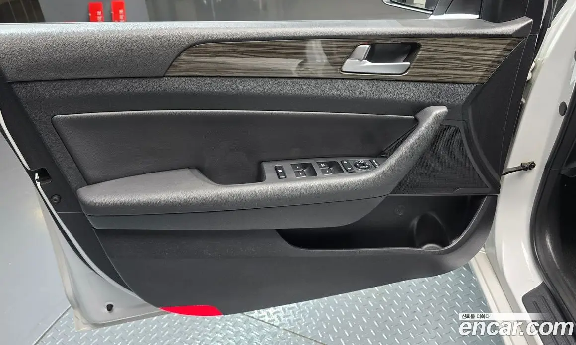 Hyundai Sonata 2015 2.0 автомат (гидро), фото 14