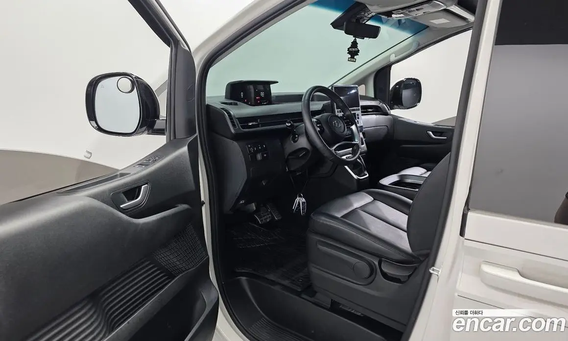 Hyundai Staria 2023 2.2 автомат (гидро), фото 13