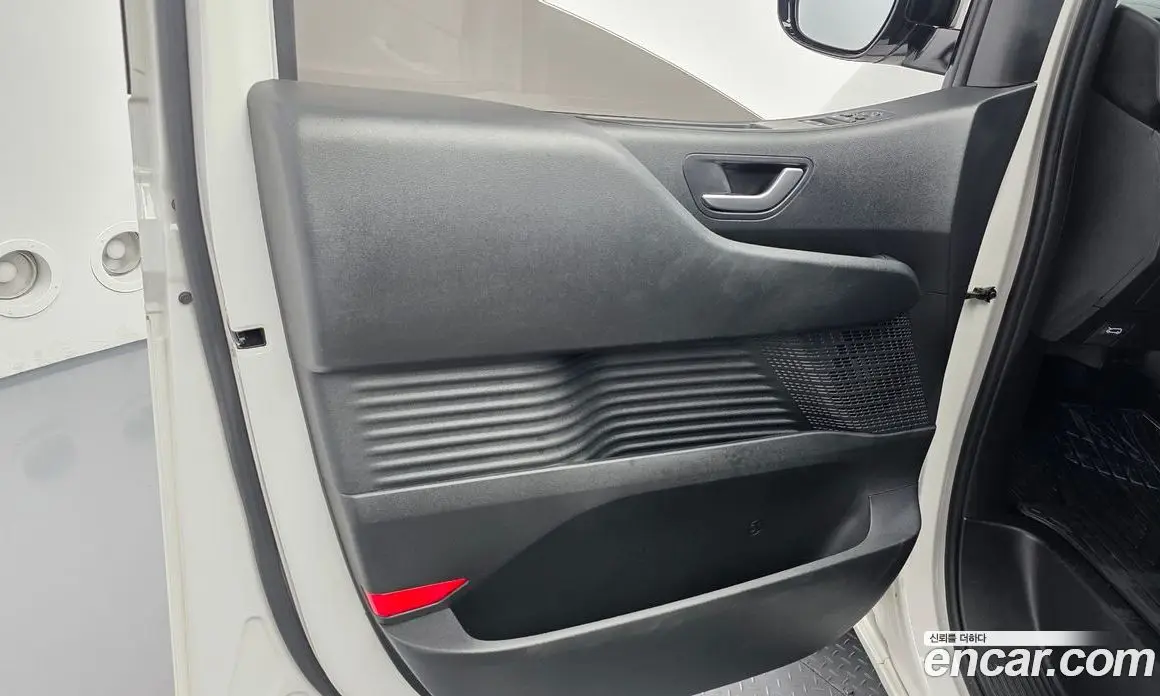 Hyundai Staria 2023 2.2 автомат (гидро), фото 14