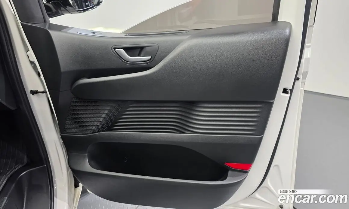 Hyundai Staria 2023 2.2 автомат (гидро), фото 15
