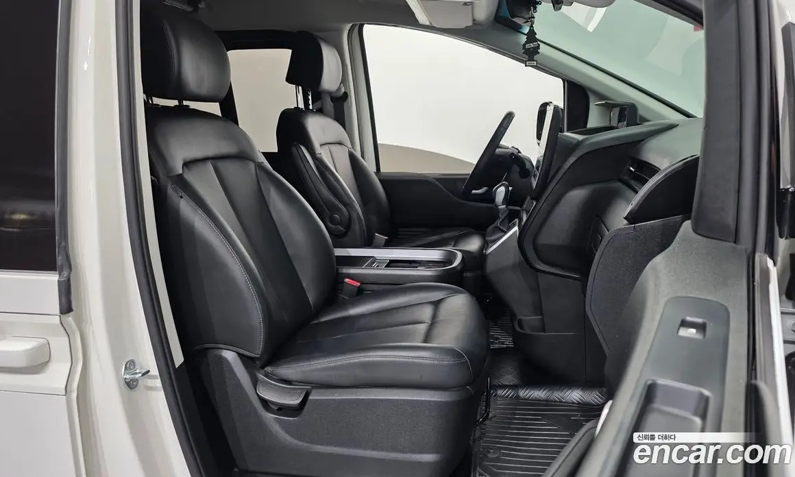 Hyundai Staria 2023 2.2 автомат (гидро), фото 17