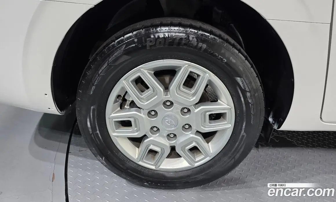 Hyundai Staria 2023 2.2 автомат (гидро), фото 7