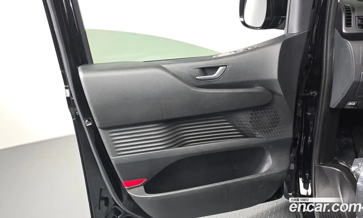 Hyundai Staria 2024 2.2 автомат (гидро), фото 15