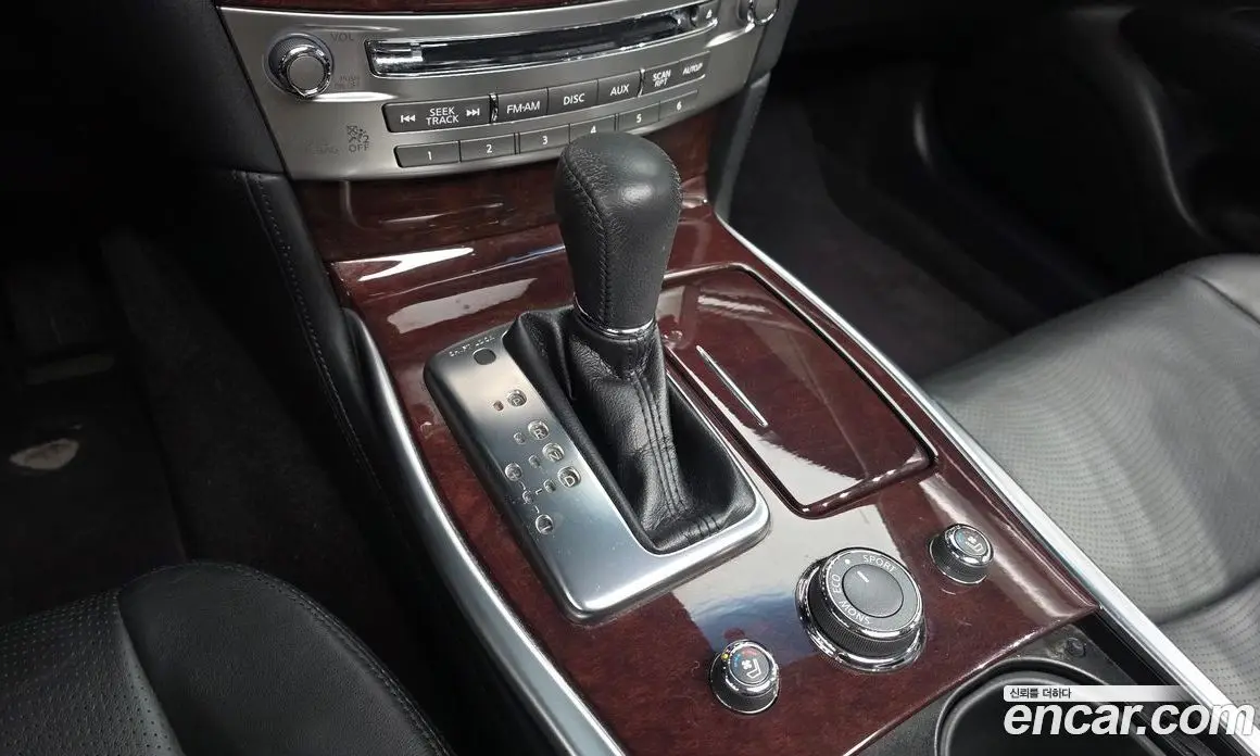 Infiniti Q70 2017 3.7 автомат (гидро), фото 9