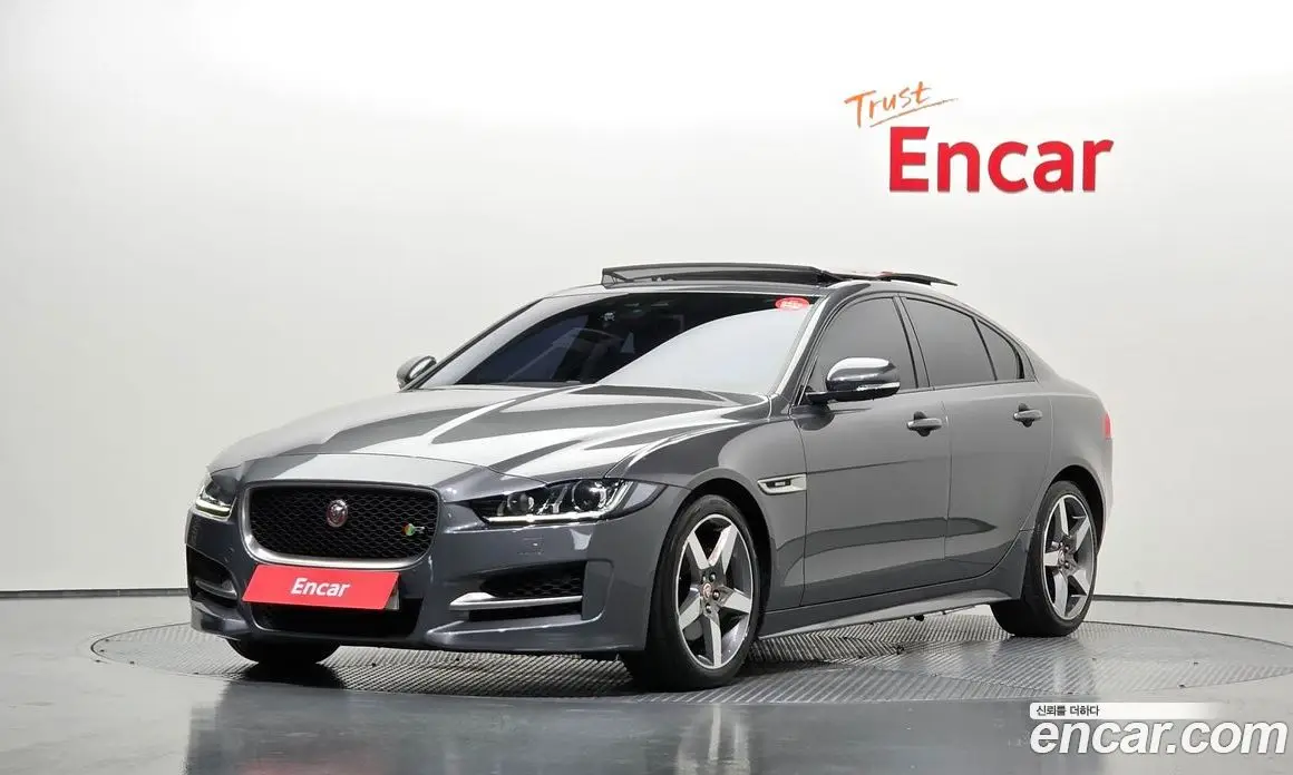 Jaguar XE 2019 2.0 автомат (гидро), фото 1 Jaguar XE 2019 2.0 автомат (гидро), фото 1