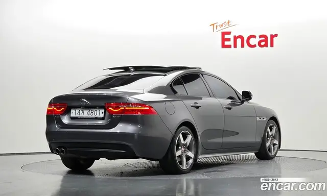 Jaguar XE 2019 2.0 автомат (гидро), миниатюра 2 Jaguar XE 2019 2.0 автомат (гидро), миниатюра 2