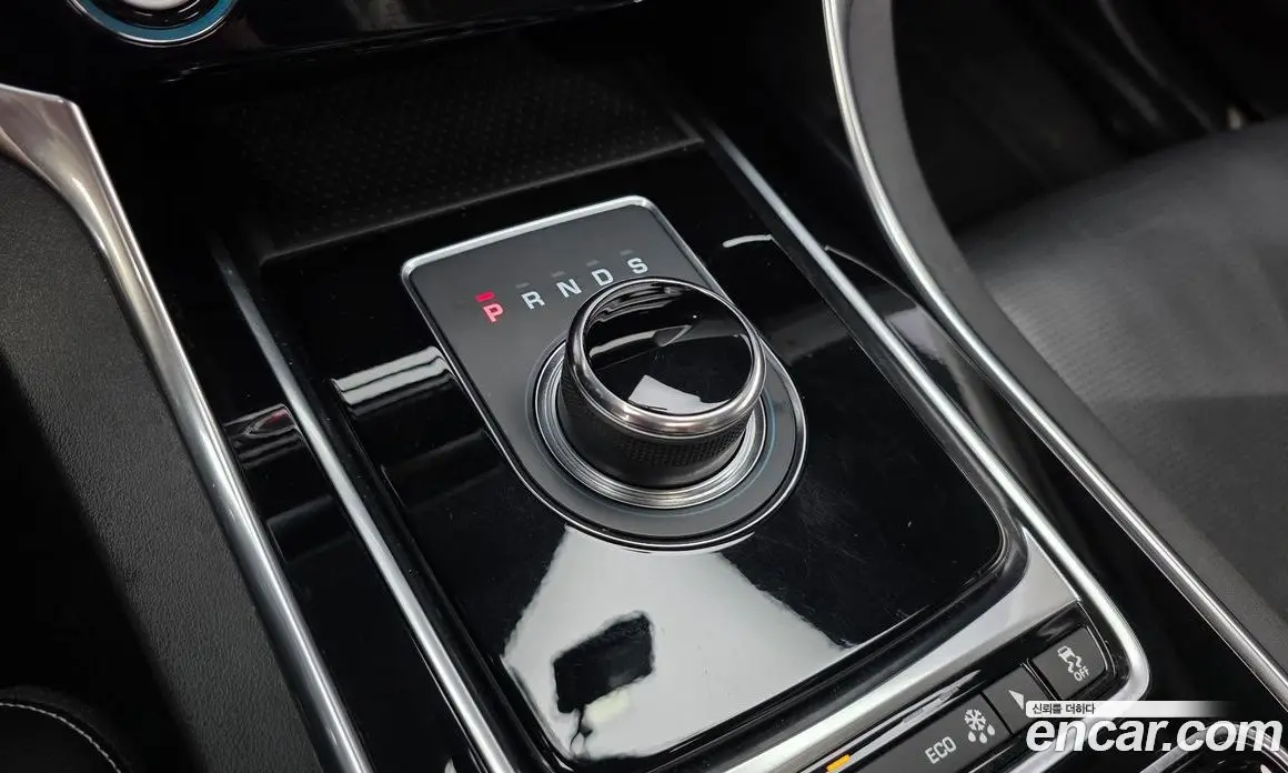 Jaguar XE 2019 2.0 автомат (гидро), фото 12 Jaguar XE 2019 2.0 автомат (гидро), фото 12