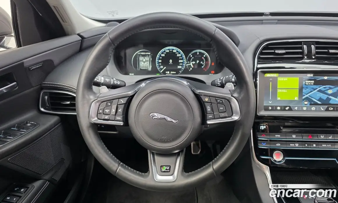 Jaguar XE 2019 2.0 автомат (гидро), фото 19 Jaguar XE 2019 2.0 автомат (гидро), фото 19