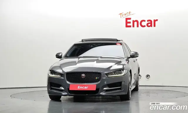 Jaguar XE 2019 2.0 автомат (гидро), миниатюра 3 Jaguar XE 2019 2.0 автомат (гидро), миниатюра 3