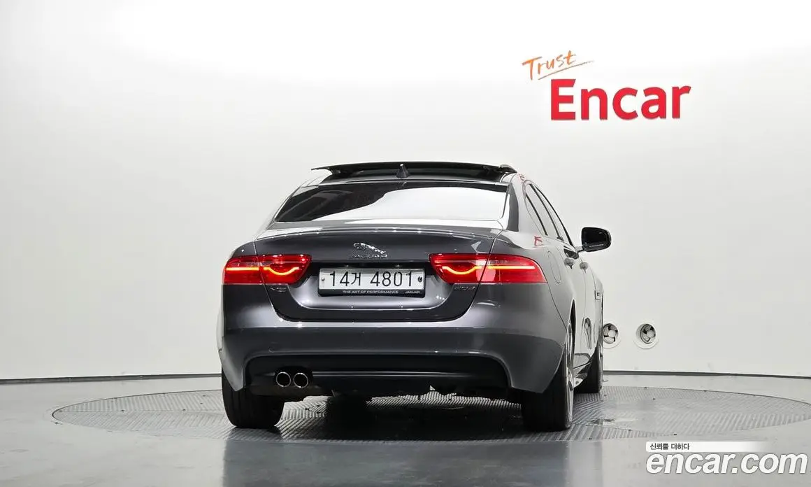 Jaguar XE 2019 2.0 автомат (гидро), фото 4 Jaguar XE 2019 2.0 автомат (гидро), фото 4