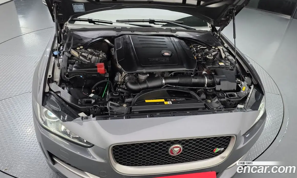 Jaguar XE 2019 2.0 автомат (гидро), фото 6 Jaguar XE 2019 2.0 автомат (гидро), фото 6