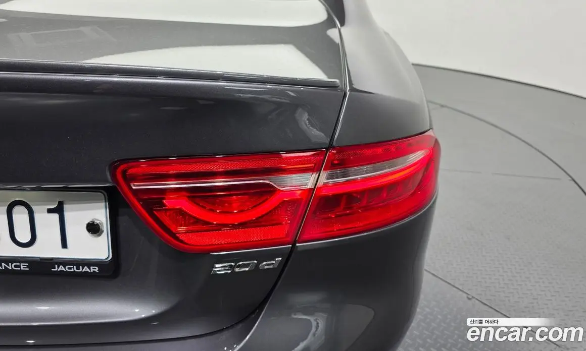 Jaguar XE 2019 2.0 автомат (гидро), фото 9 Jaguar XE 2019 2.0 автомат (гидро), фото 9