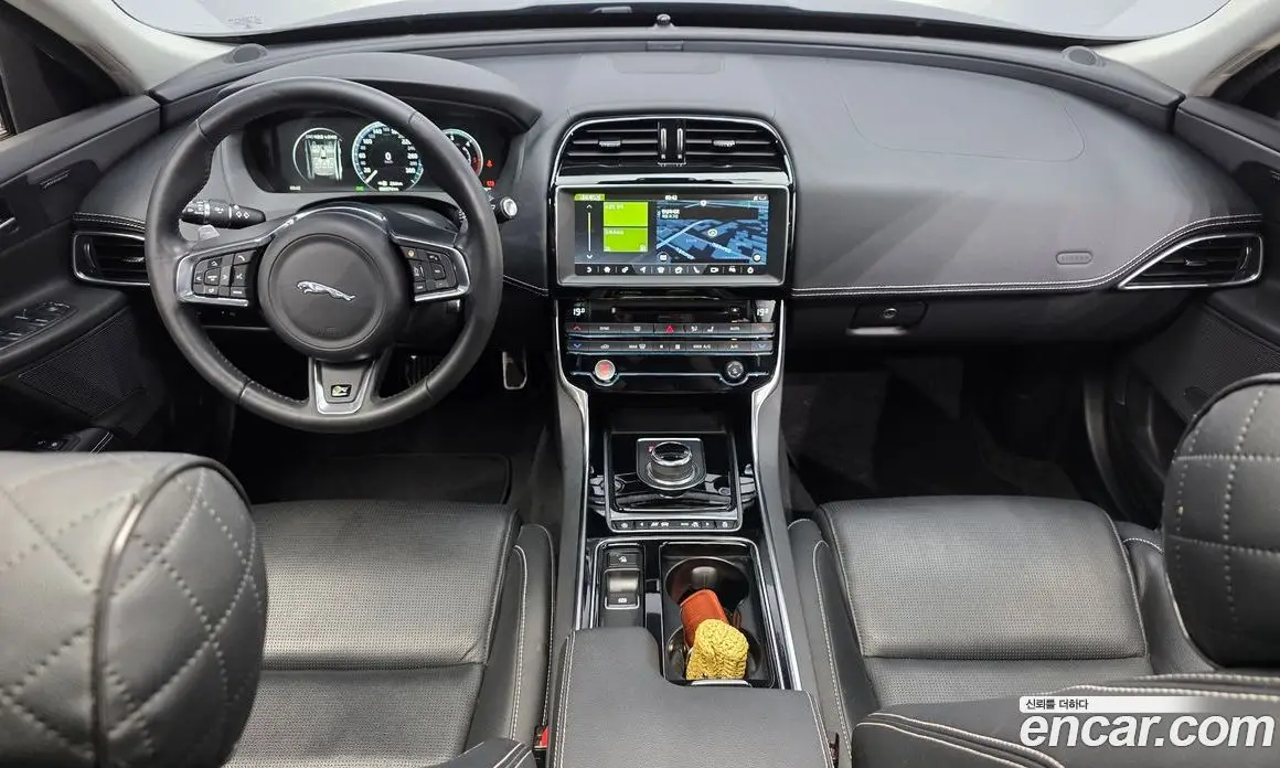 Jaguar XE 2019 2.0 автомат (гидро), фото 10 Jaguar XE 2019 2.0 автомат (гидро), фото 10