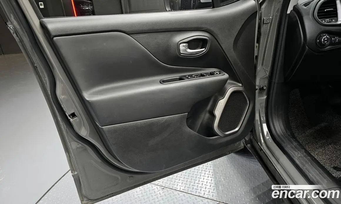 Jeep Renegade 2022 1.3 автомат (гидро), фото 14 Jeep Renegade 2022 1.3 автомат (гидро), фото 14
