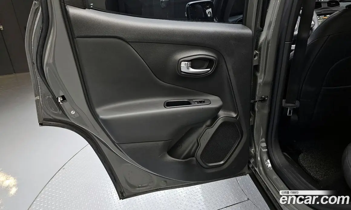 Jeep Renegade 2022 1.3 автомат (гидро), фото 15 Jeep Renegade 2022 1.3 автомат (гидро), фото 15