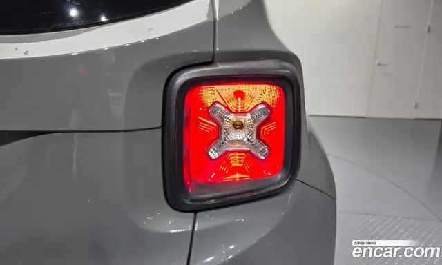 Jeep Renegade 2022 1.3 автомат (гидро), миниатюра 9 Jeep Renegade 2022 1.3 автомат (гидро), миниатюра 9