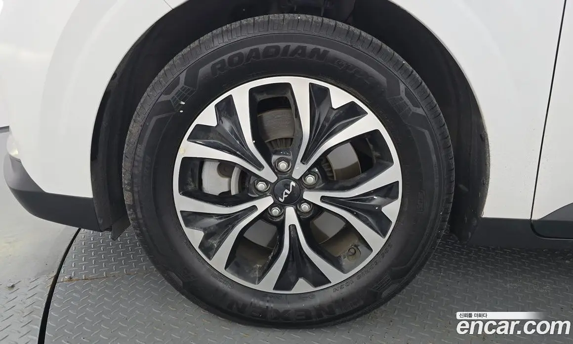 Kia Carnival 2023 3.5 автомат (гидро), фото 5