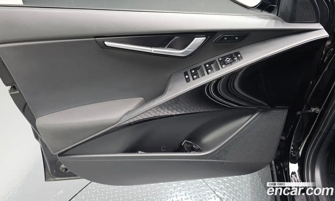 Kia Niro 2023 0.2 автомат (гидро), фото 13 Kia Niro 2023 0.2 автомат (гидро), фото 13