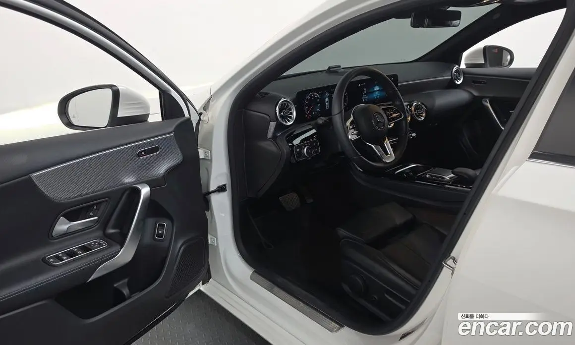 Mercedes-Benz A-Class 2022 2.0 автомат (гидро), фото 13