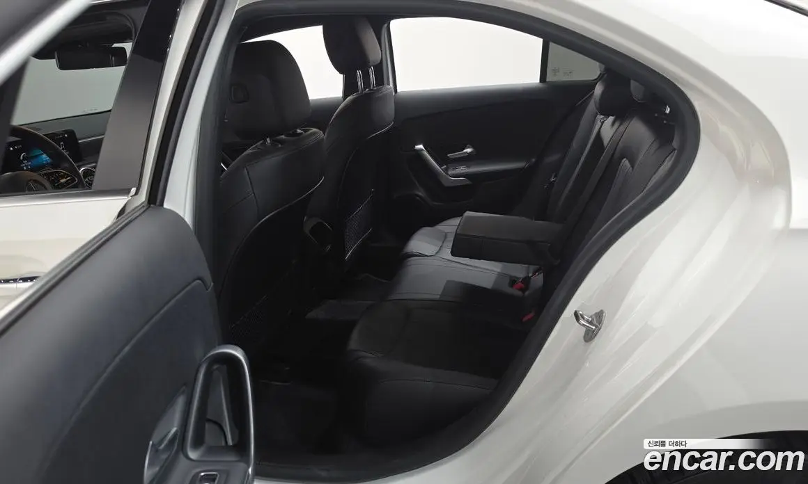 Mercedes-Benz A-Class 2022 2.0 автомат (гидро), фото 17
