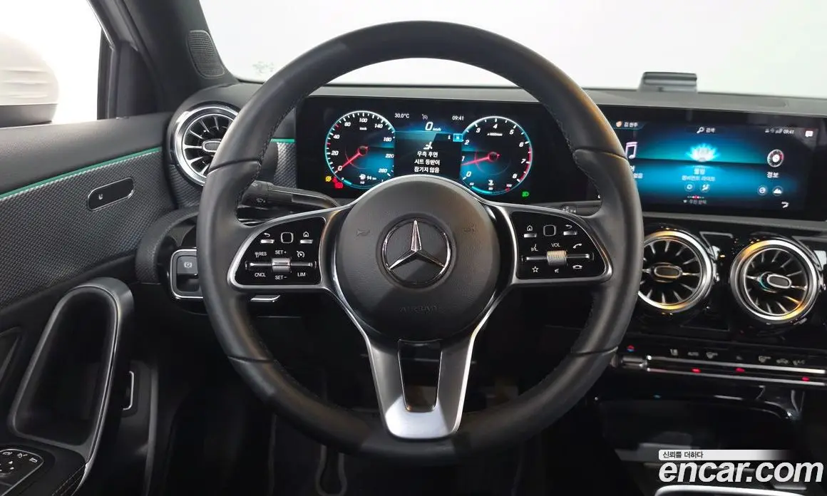 Mercedes-Benz A-Class 2022 2.0 автомат (гидро), фото 19