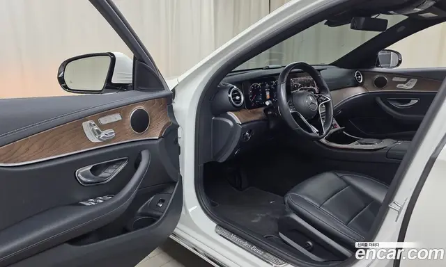 Mercedes-Benz E-Class 2022 2.0 автомат (гидро), миниатюра 12