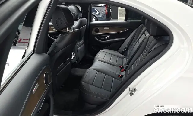 Mercedes-Benz E-Class 2022 2.0 автомат (гидро), миниатюра 12