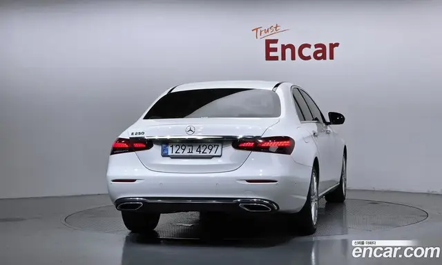 Mercedes-Benz E-Class 2022 2.0 автомат (гидро), миниатюра 4 Mercedes-Benz E-Class 2022 2.0 автомат (гидро), миниатюра 4