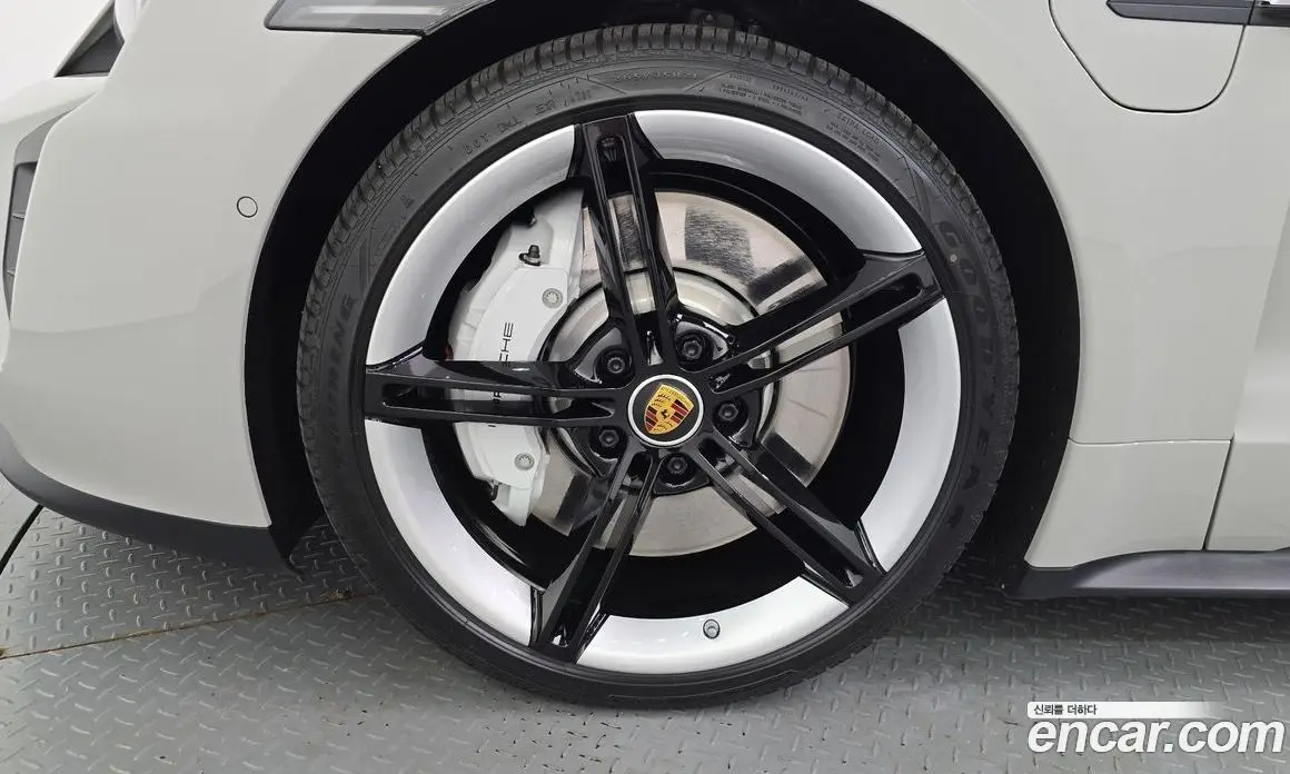 Porsche Taycan 2022 0.1 автомат (гидро), фото 5