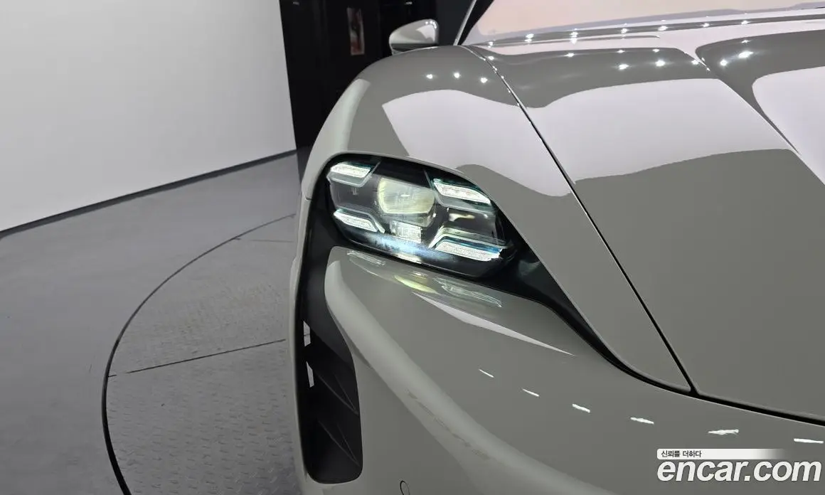 Porsche Taycan 2022 0.1 автомат (гидро), фото 8