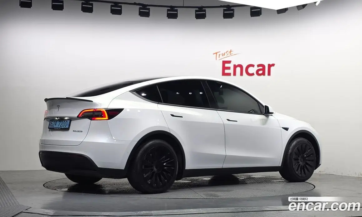 Tesla Model Y 2021 0.2 автомат (гидро), фото 2 Tesla Model Y 2021 0.2 автомат (гидро), фото 2