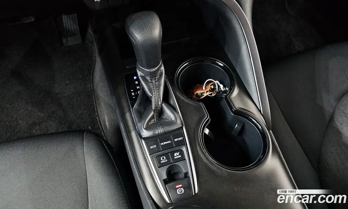 Toyota Camry 2023 2.5 автомат (гидро), фото 12