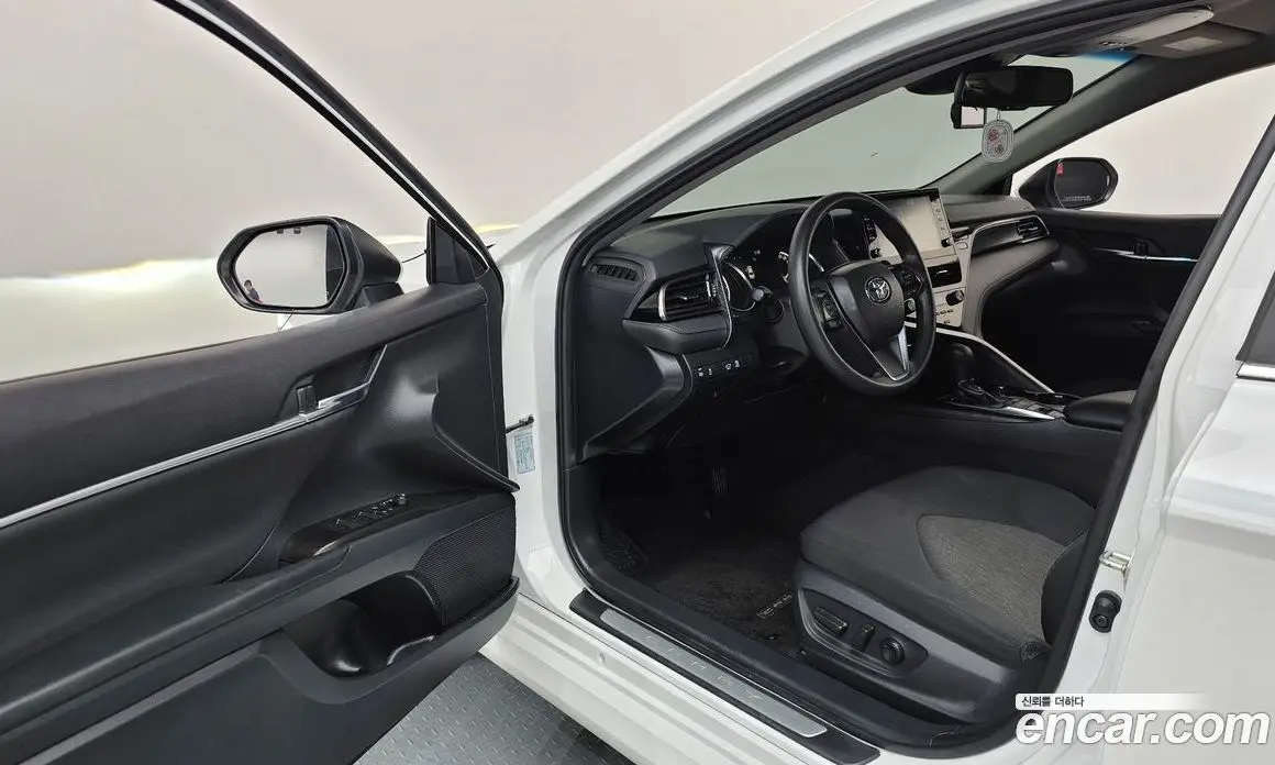Toyota Camry 2023 2.5 автомат (гидро), фото 13