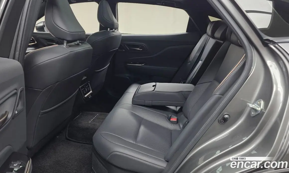Toyota Crown 2024 2.4 автомат (гидро), фото 17