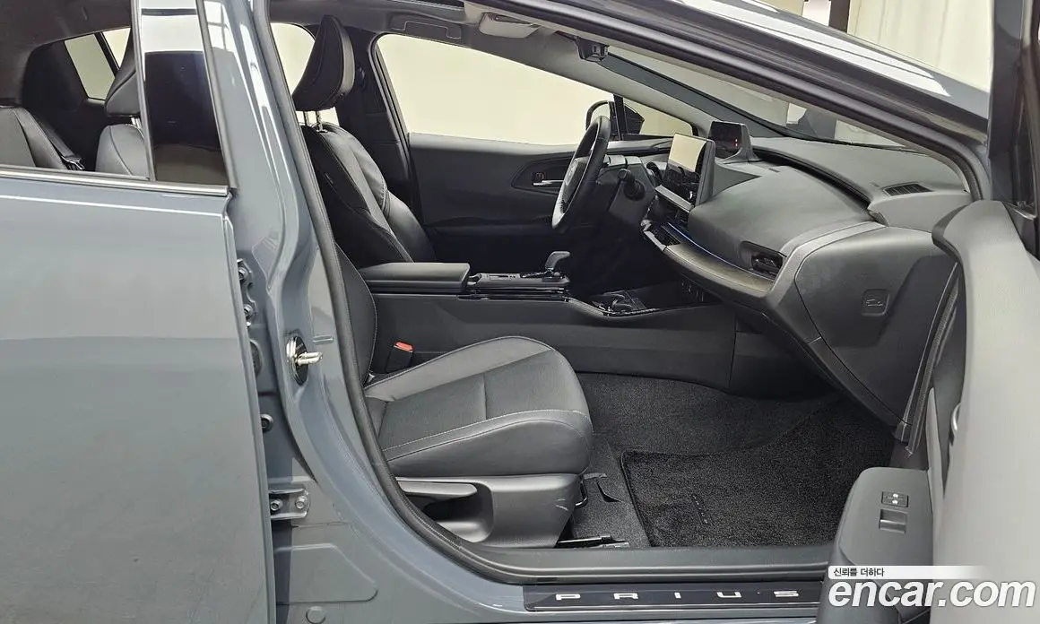 Toyota Prius 2024 2.0 автомат (гидро), фото 16 Toyota Prius 2024 2.0 автомат (гидро), фото 16