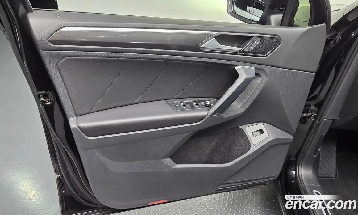Volkswagen Tiguan 2019 2.0 автомат (гидро), фото 13