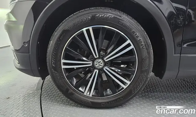 Volkswagen Tiguan 2019 2.0 автомат (гидро), миниатюра 4
