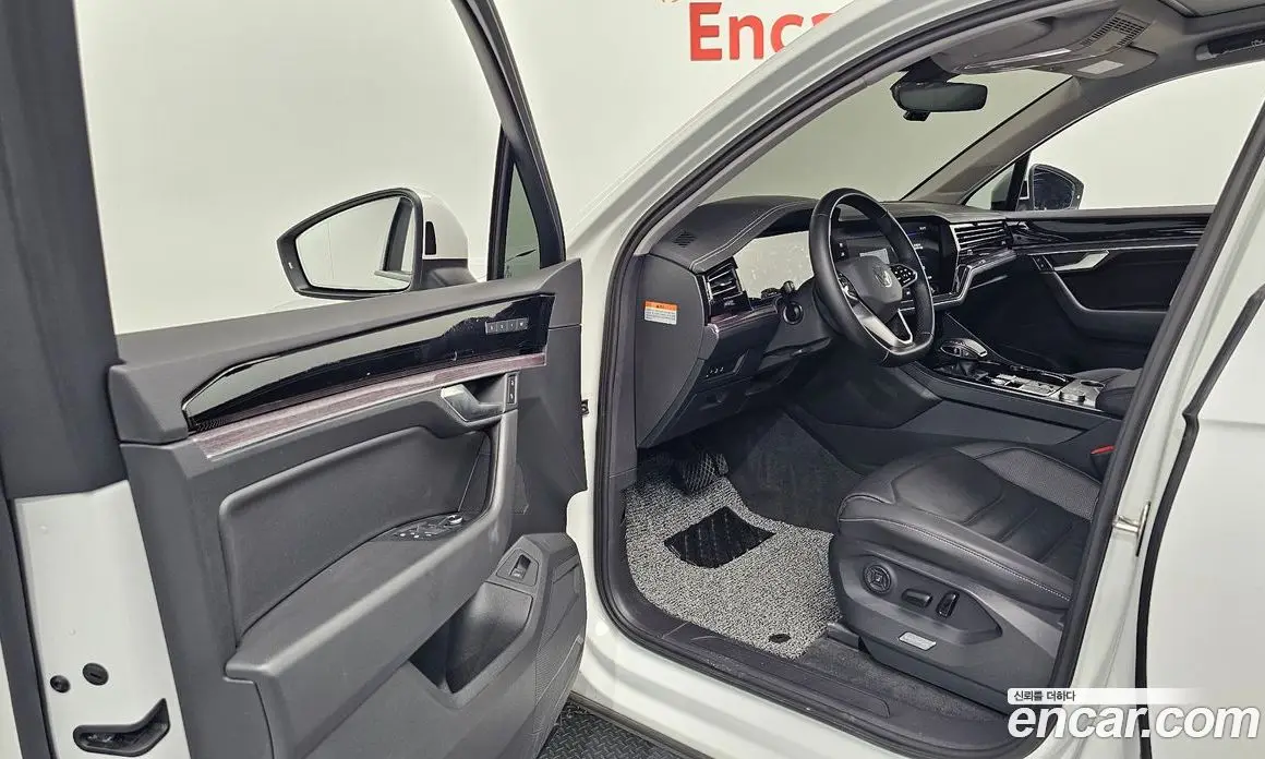 Volkswagen Touareg 2023 3.0 автомат (гидро), фото 12