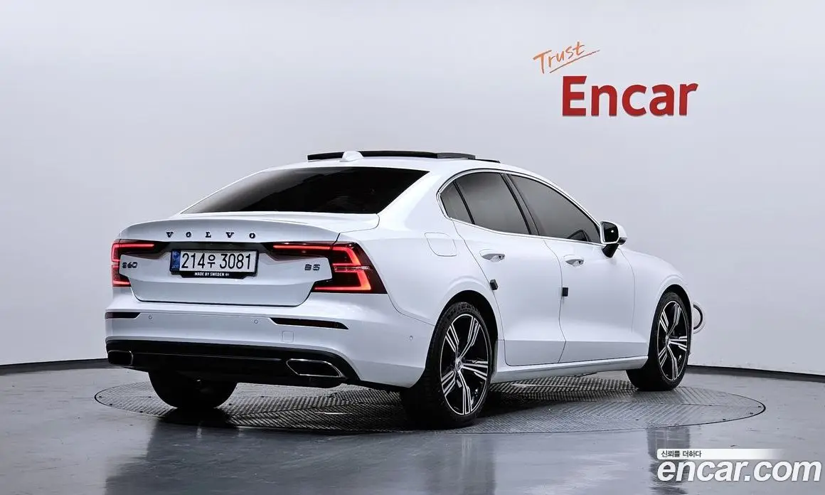 Volvo S60 2021 2.0 автомат (гидро), фото 2 Volvo S60 2021 2.0 автомат (гидро), фото 2