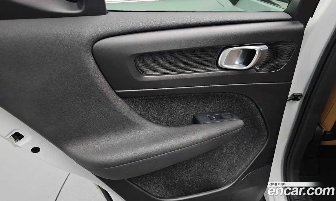 Volvo XC40 2019 2.0 автомат (гидро), фото 15 Volvo XC40 2019 2.0 автомат (гидро), фото 15