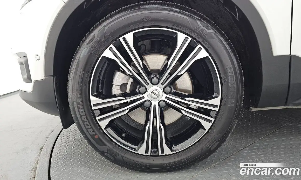 Volvo XC40 2019 2.0 автомат (гидро), фото 5 Volvo XC40 2019 2.0 автомат (гидро), фото 5