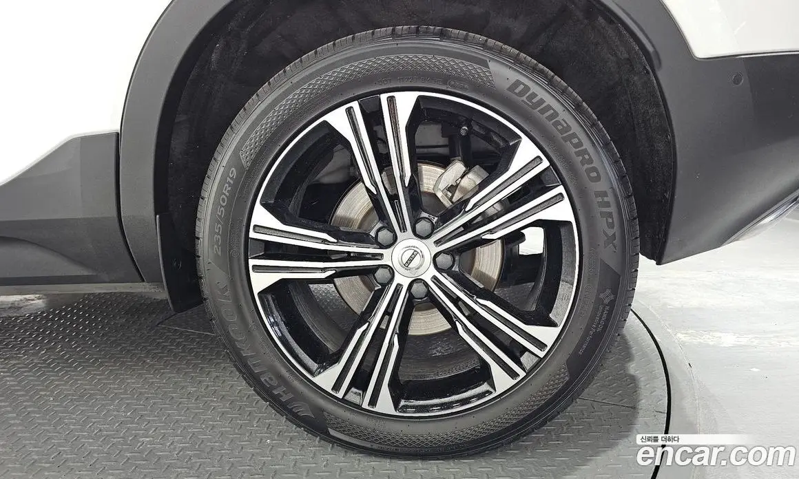 Volvo XC40 2019 2.0 автомат (гидро), фото 7 Volvo XC40 2019 2.0 автомат (гидро), фото 7